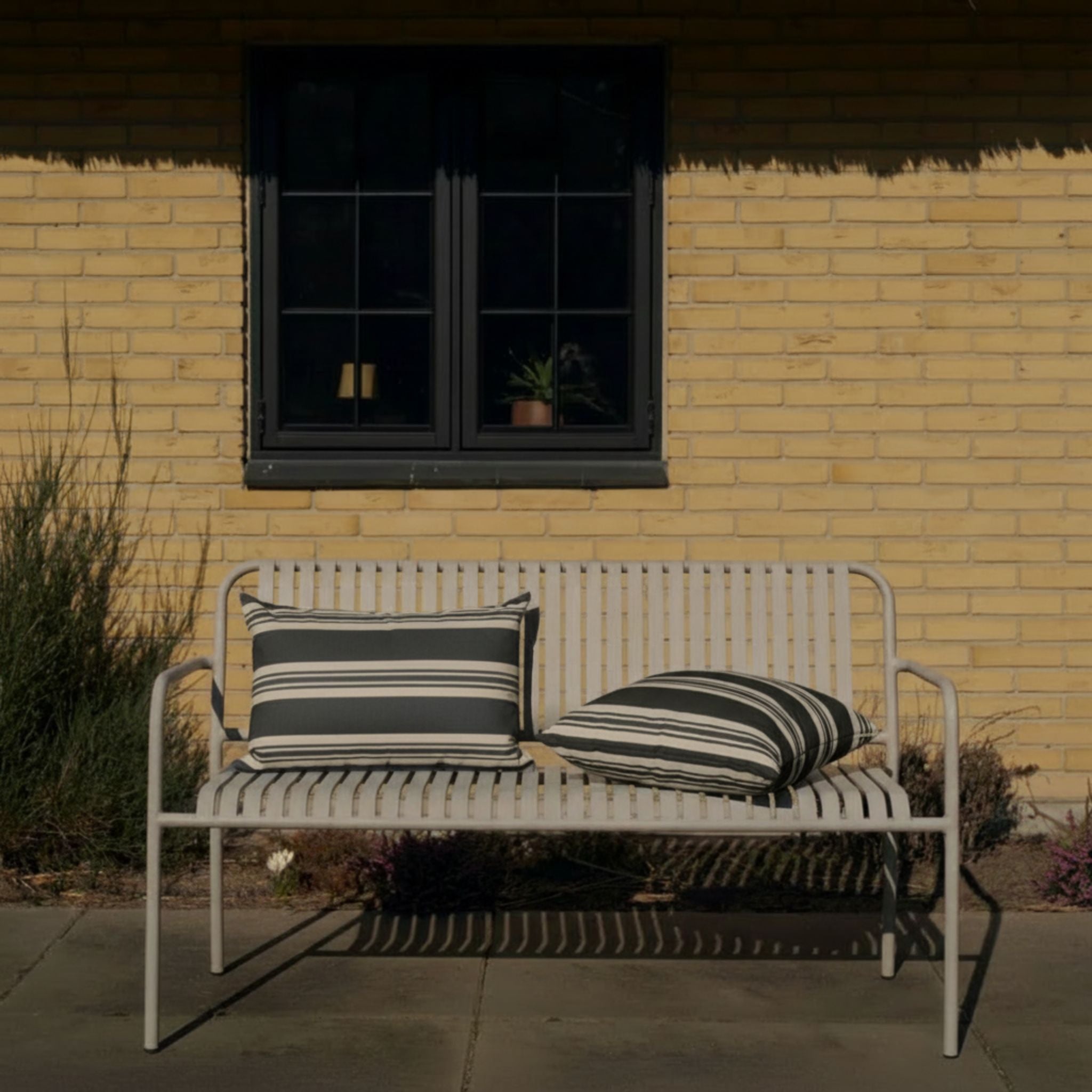 Poduszka outdoorowa - granatowy pasek - 40×60 cm